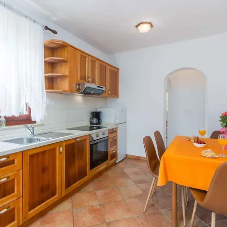 Apartment In 43010 Porec