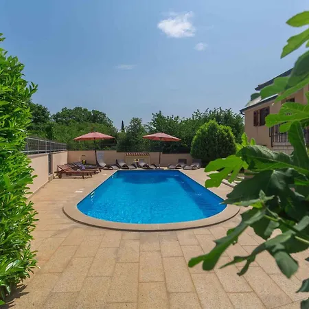 Apartment In 43010 Porec