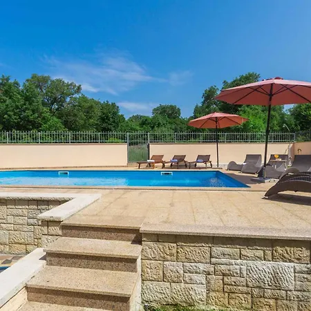 In 43010 Apartment Porec